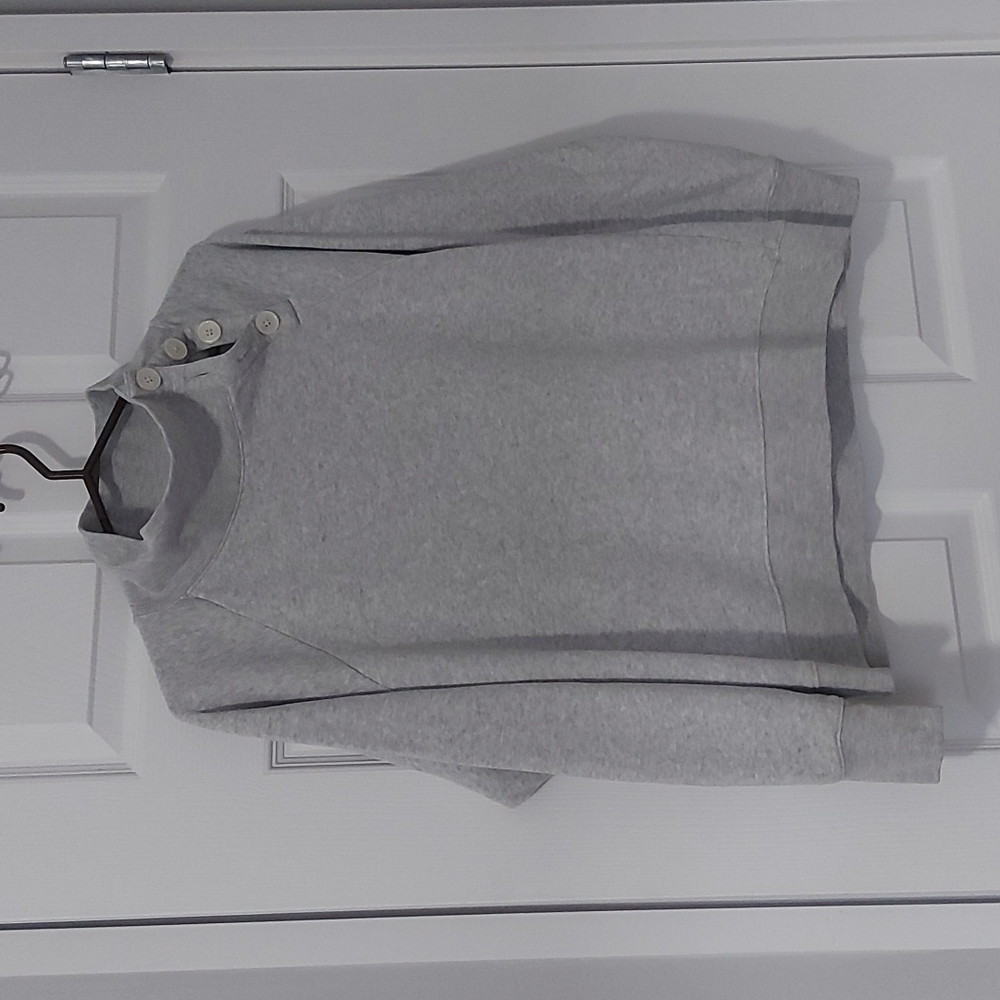 J. Crew sweatshirt with 3 button closure at nevk